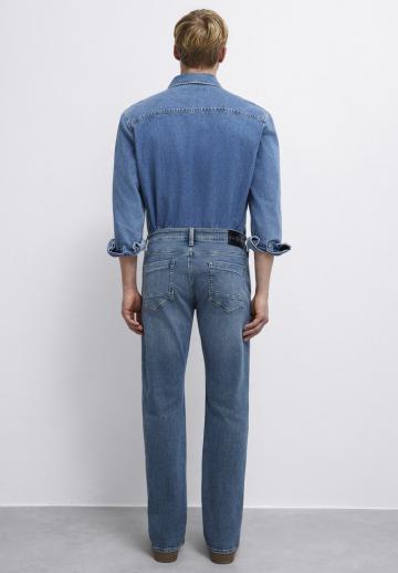 Прямые джинсы