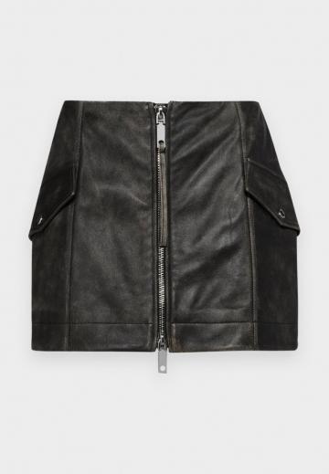 Юбка с накладными карманами