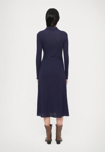 Вязаное платье