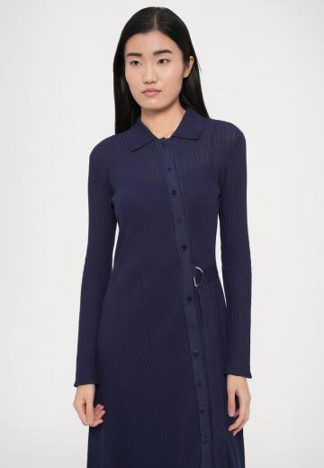 Вязаное платье