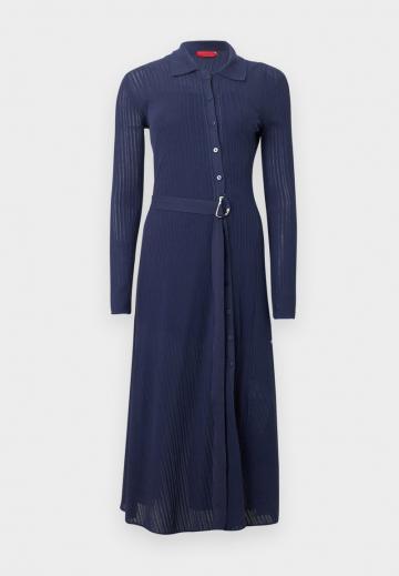 Вязаное платье