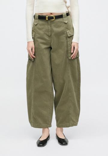 Брюки с накладными карманами