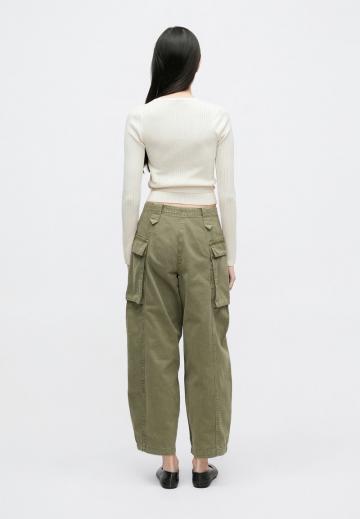 Брюки с накладными карманами