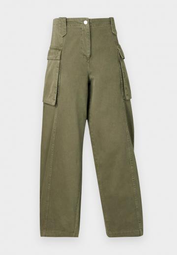 Брюки с накладными карманами
