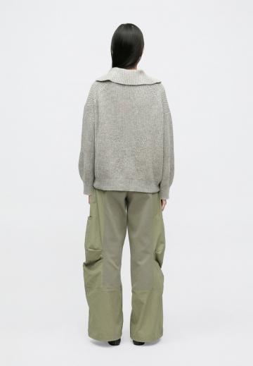 Пуловер с вырезом V