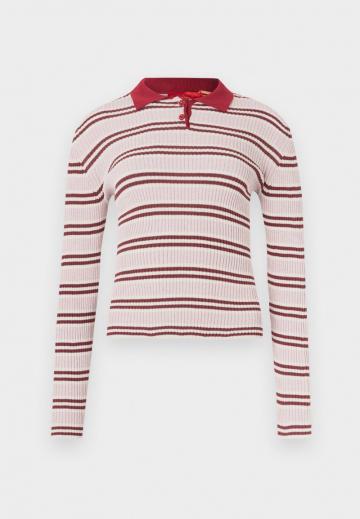 Пуловер в полоску