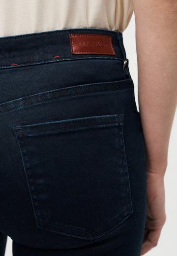 Узкие джинсы