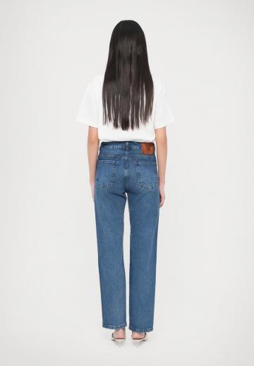 Прямые джинсы