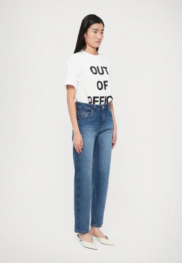 Прямые джинсы