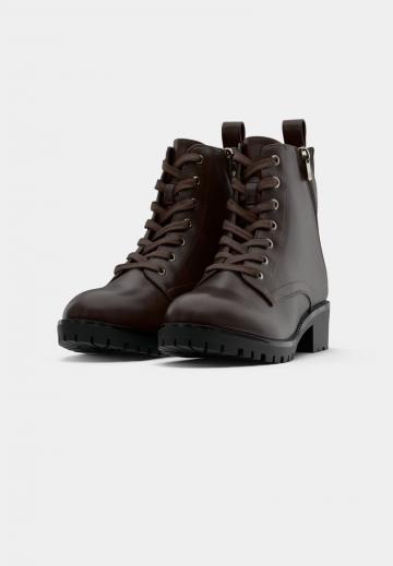 Ботинки на шнуровке