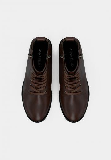 Ботинки на шнуровке