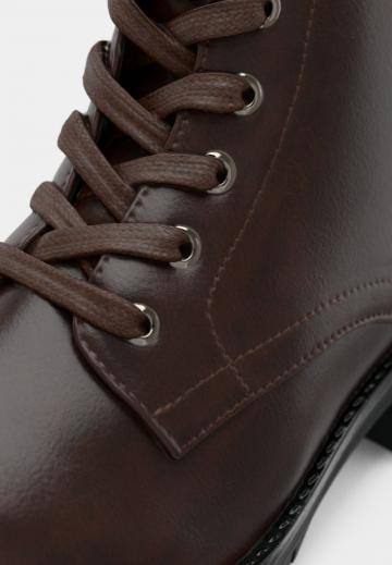 Ботинки на шнуровке