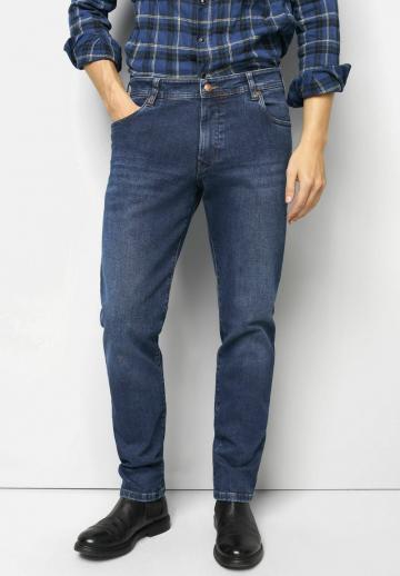 Узкие джинсы