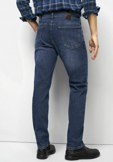 Узкие джинсы