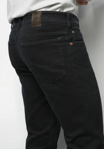 Узкие джинсы