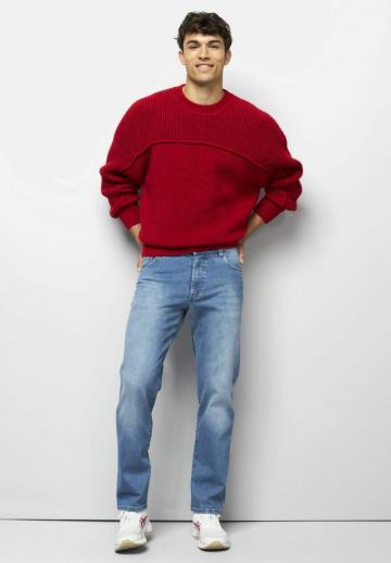 Прямые джинсы