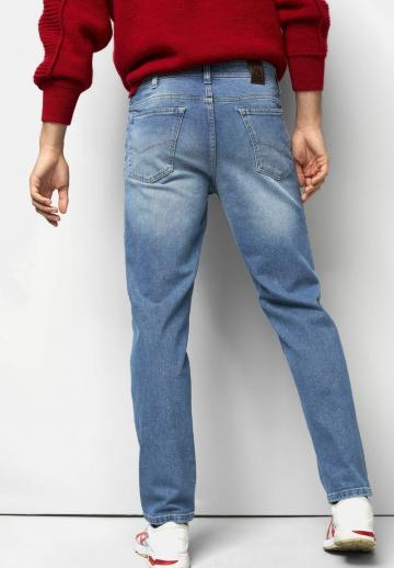 Прямые джинсы