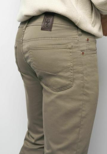 Узкие джинсы