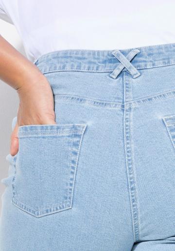 Короткие джинсы
