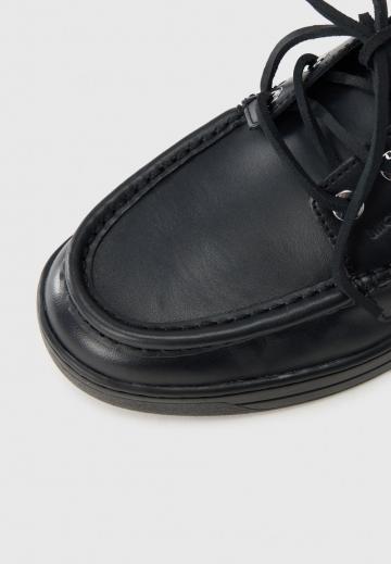 Ботинки на шнуровке