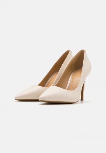 Туфли на высоком каблуке