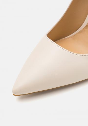 Туфли на высоком каблуке