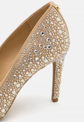 Туфли на высоком каблуке