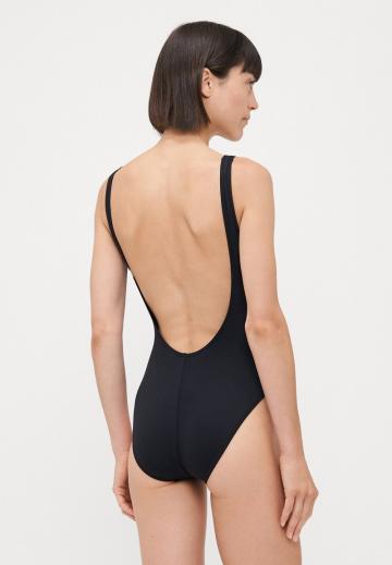 Слитный купальник