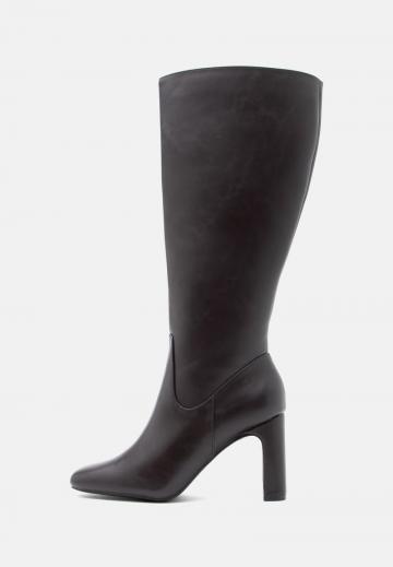 Высокие сапоги