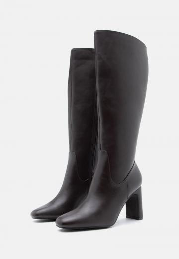 Высокие сапоги