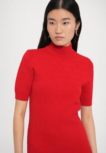 Вязаное платье