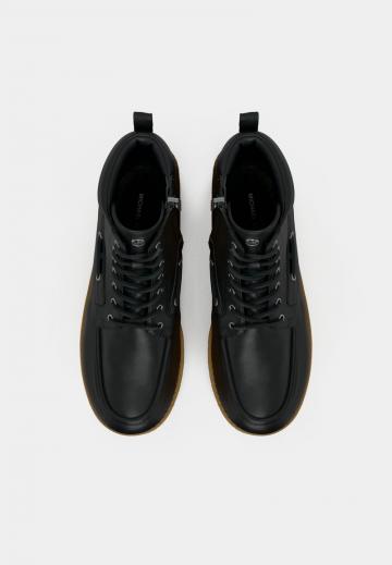 Ботинки на шнуровке