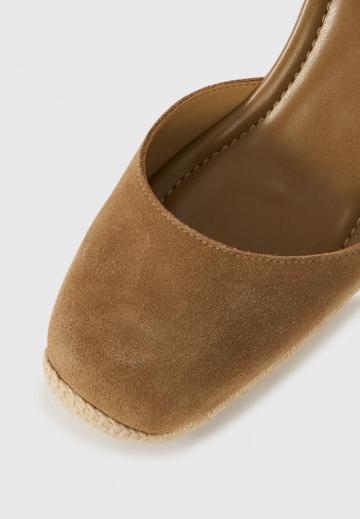 Босоножки на танкетке