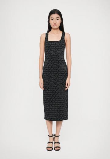 Вязаное платье