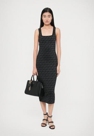 Вязаное платье