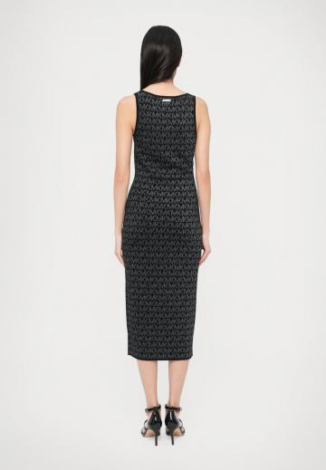 Вязаное платье