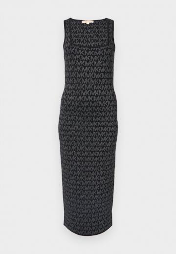 Вязаное платье