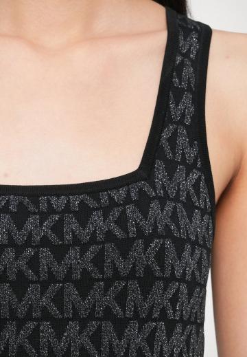 Вязаное платье