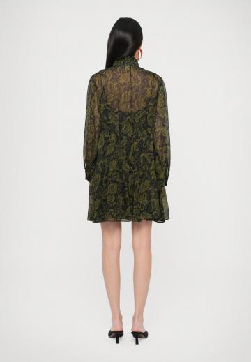 Короткое платье