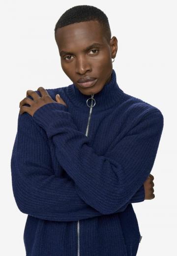 Вязаная кофта