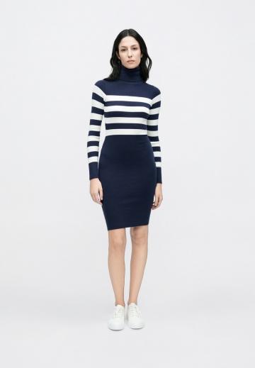 Вязаное платье