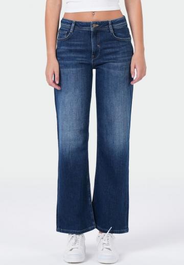 Прямые джинсы