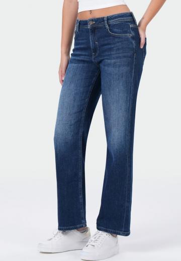 Прямые джинсы