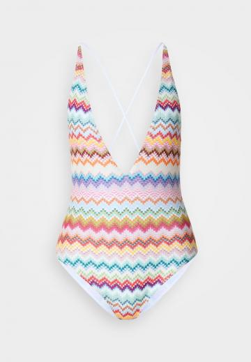 Слитный купальник