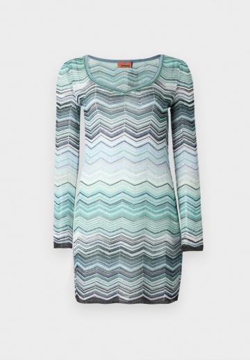 Вязаное платье