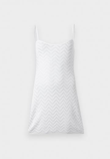 Вязаное платье