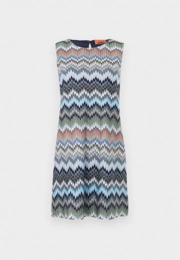 Вязаное платье