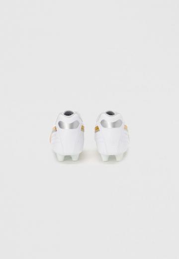 Футбольные бутсы