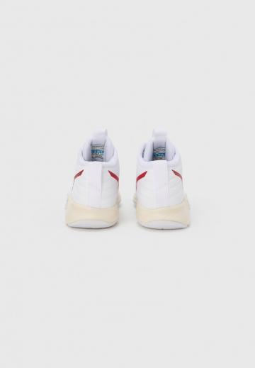 Кроссовки для зала