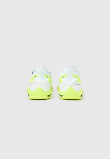 Кроссовки для зала